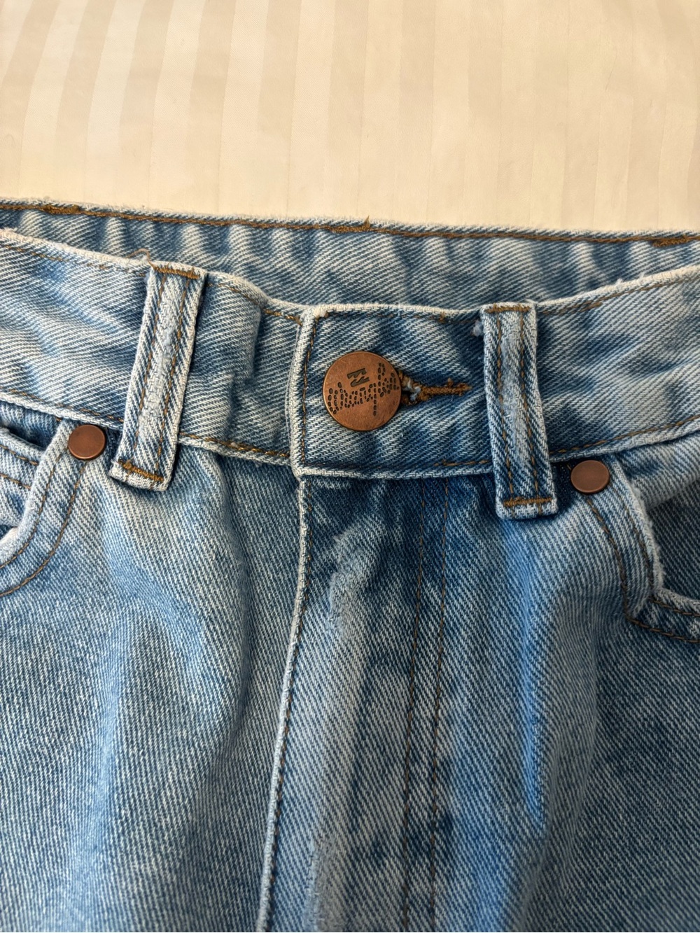 Billabong Wrangler Floral Patchwork Flare Jeans Raw Hem High Waisted Size 26 - Picture 5 of 9